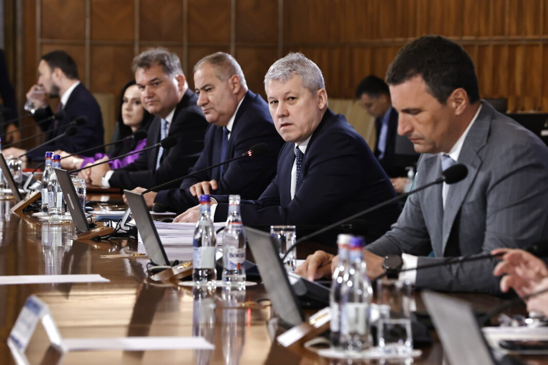 Guvernul introduce codul QR pe diplomele școlare și universitare – ce se schimbă din toamnă