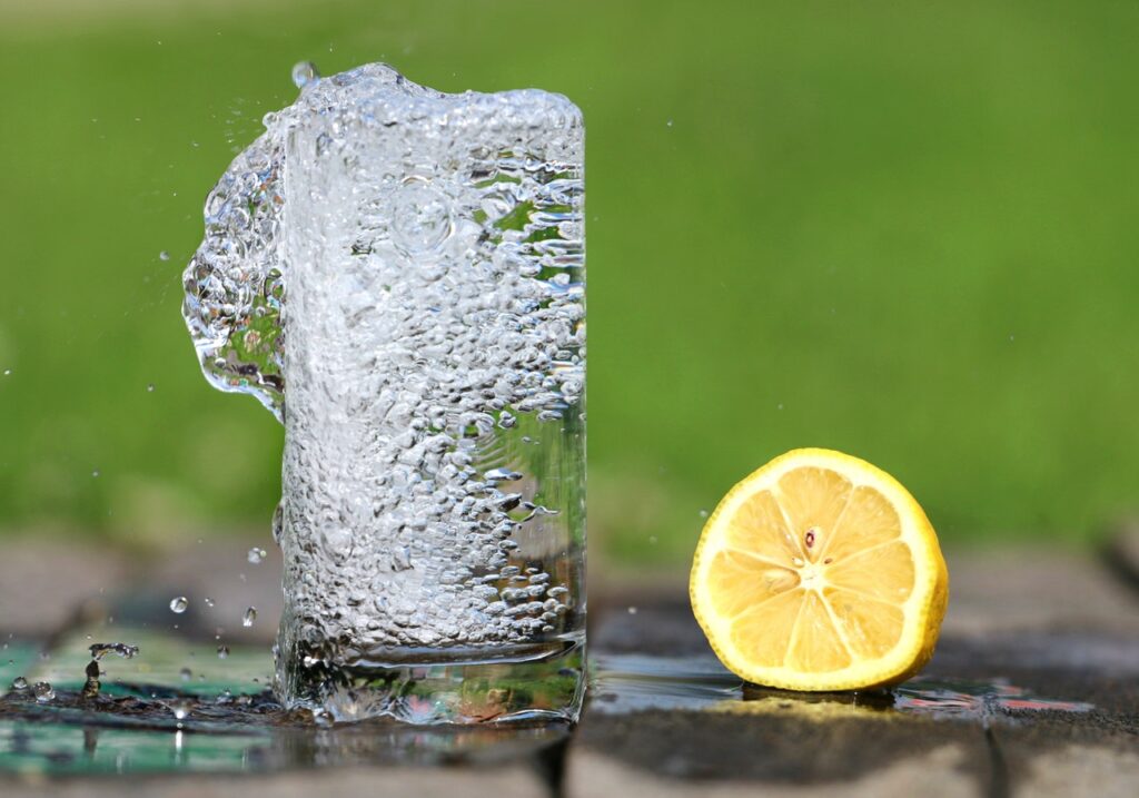 Hidratarea corectă, esențială pe timp de vară! Top trei lichide care trebuie consumate