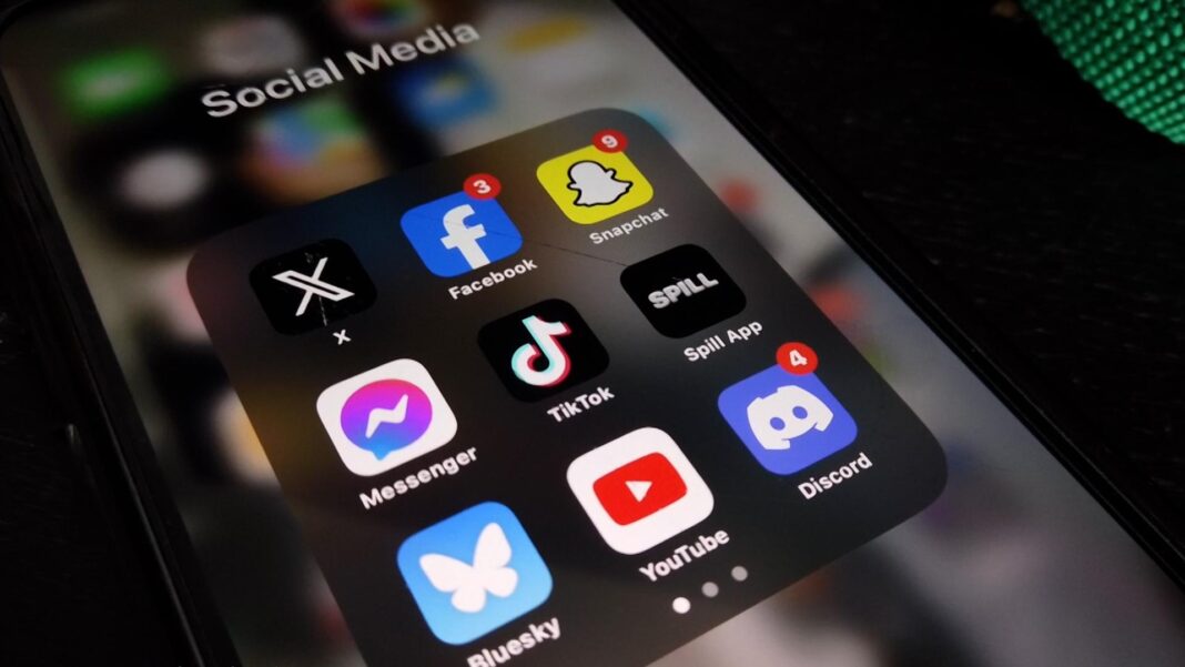 Franţa va interzice accesul la rețelele sociale pentru persoanele sub 15 ani dacă UE nu ia măsuri