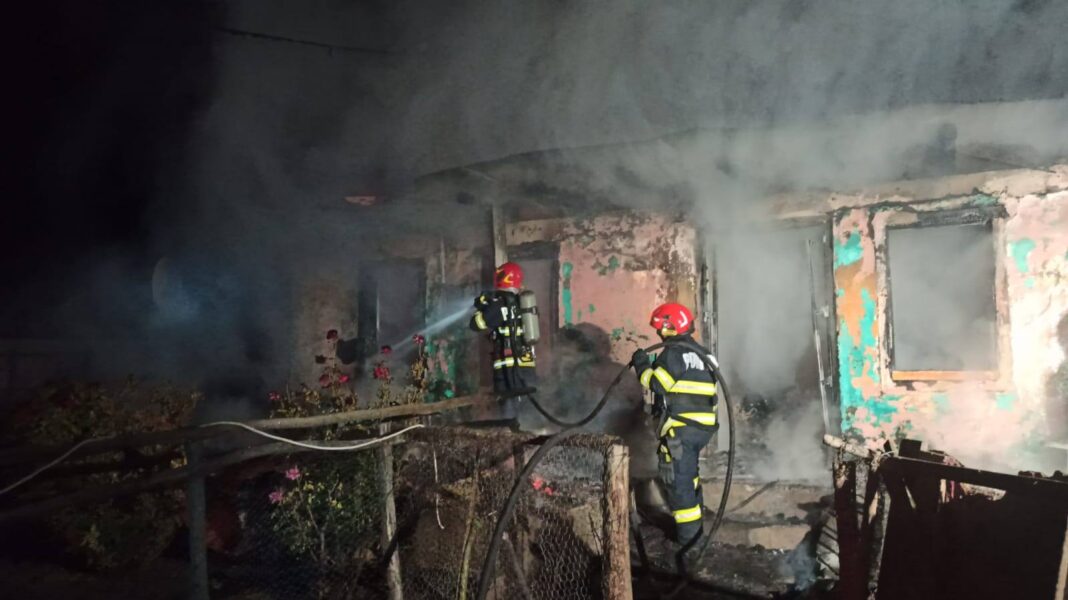 Un copil de șapte ani și bunica lui au murit după ce un incendiu le-a mistuit casa noaptea