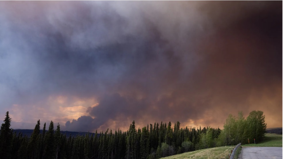 Fumul incendiilor de vegetație din Canada traversează Atlanticul și ajunge în Europa