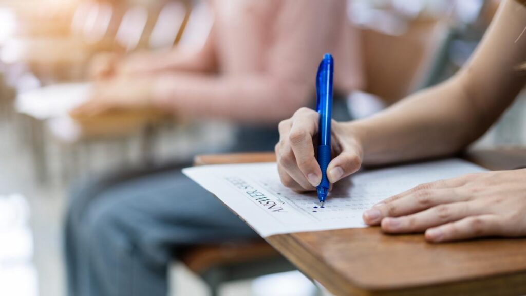Încep probele scrise din cadrul evaluării naţionale pentru absolvenţii clasei a VIII-a
