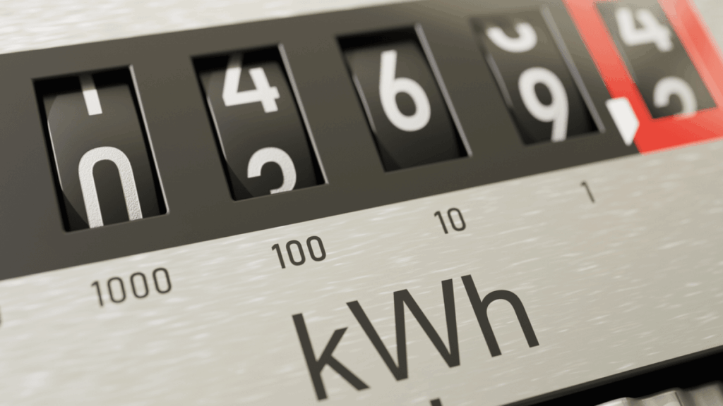 APCE: Românii vor plăti printre cele mai mari preţuri la energie electrică din Europa
