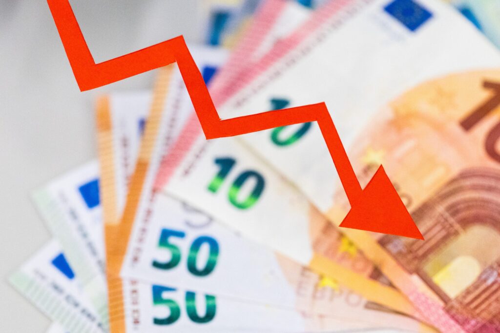 În primele patru luni, investițiile străine directe au scăzut cu 12%