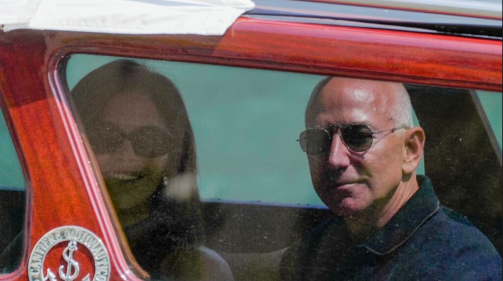 (VIDEO)  Jeff Bezos și  Lauren Sánchez au ajuns la Veneția pentru nunta lor controversată