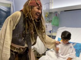 Johnny Depp, Jack Sparrow pentru o zi la un spital de pediatrie din Madrid. Reacția celor mici