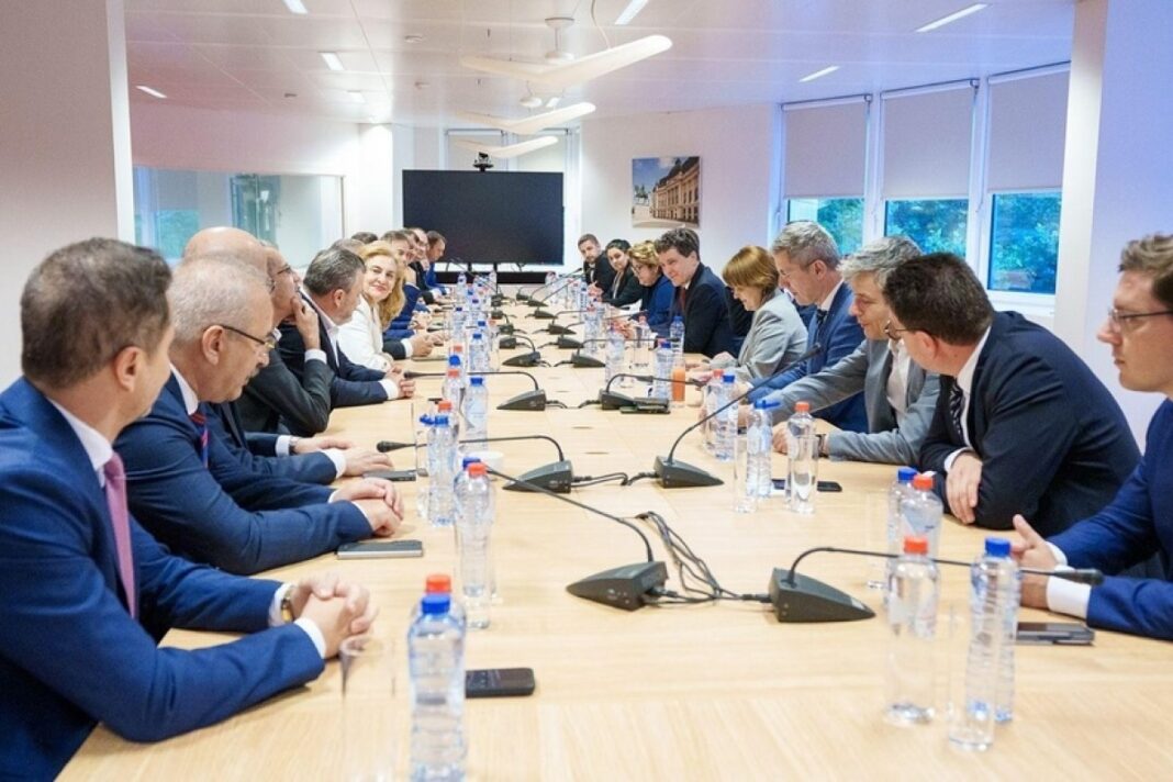 Preşedintele Nicuşor Dan s-a întâlnire cu europarlamentarii români de la Bruxelles