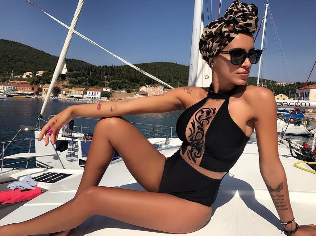 Adelina Pestriţu, „versiunea mai matură“! Renunţă la o mulţime de tatuaje