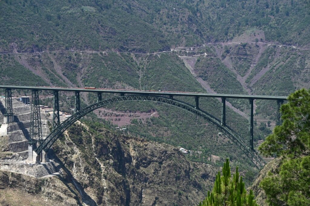  Narendra Modi Deschide Cel Mai Înalt Pod Feroviar din Lume în Kashmir