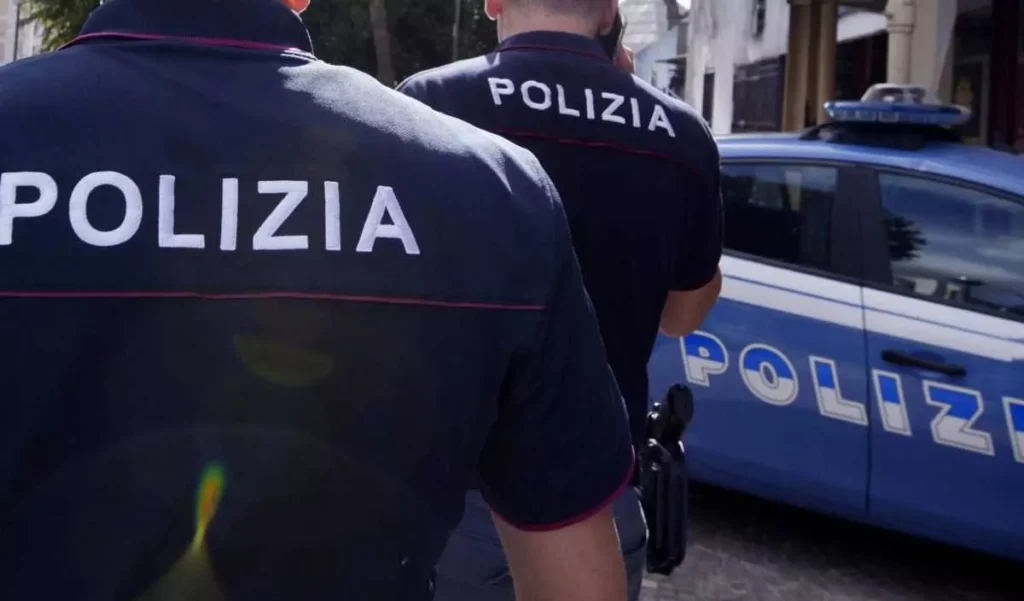 Polițiști din Italia, arestați pentru jaf sub acoperirea unei percheziții într-un apartament