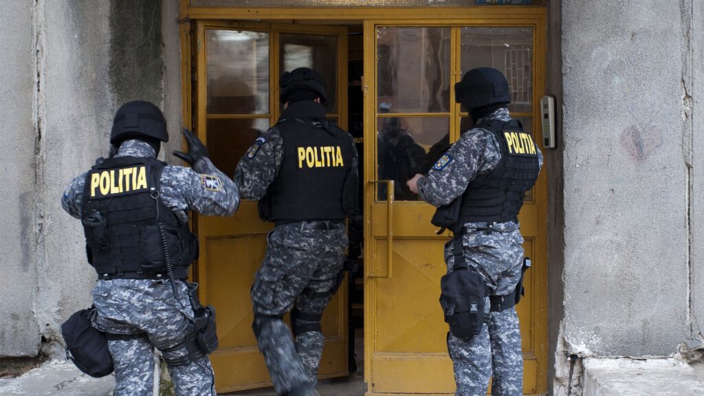 Şi poliţiştii ne uimesc câteodată! Au confundat o păpușă gonflabilă cu un cadavru