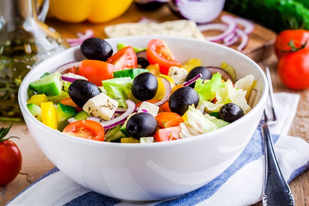 Cum se face salata grecească perfectă! Ce ingrediente trebuie evitate