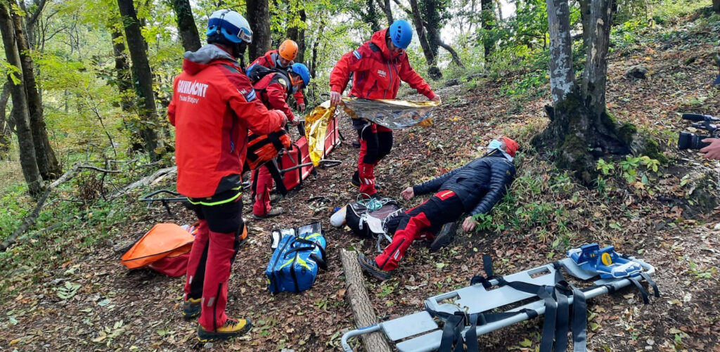 Opt Persoane Salvate și o Tragedie Montană