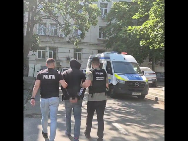 (VIDEO) Craiovean, prins în flagrant când primea dobândă prin ameninţări pentru mai multe împrumuturi