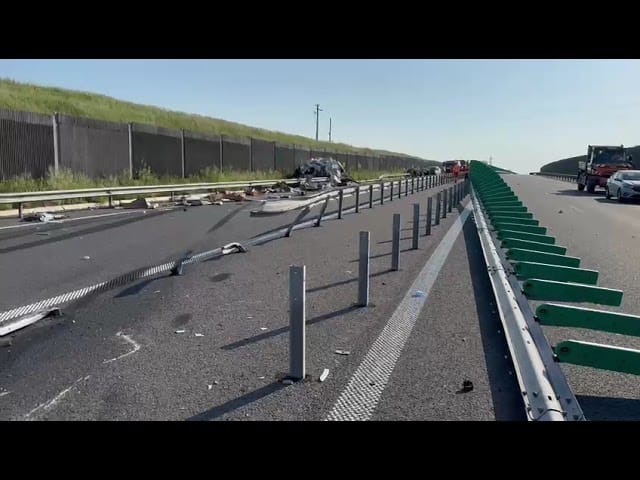 (VIDEO) Dimineață de coșmar pe DEx12. Un tânăr și-a pierdut viața, altul e în spital