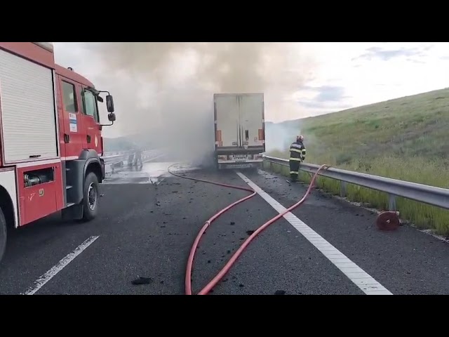  Camion cu Alimente în Flăcări între Pitești și Craiova
