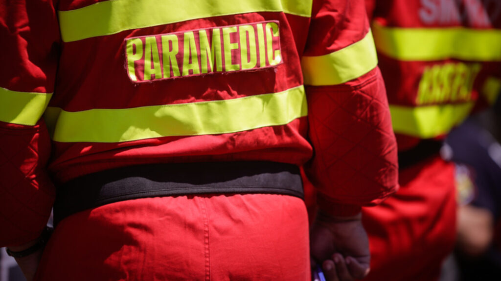O femeie a fost înjunghiată de soţ! Fiul şi-a găsit mama în pat, într-o baltă de sânge