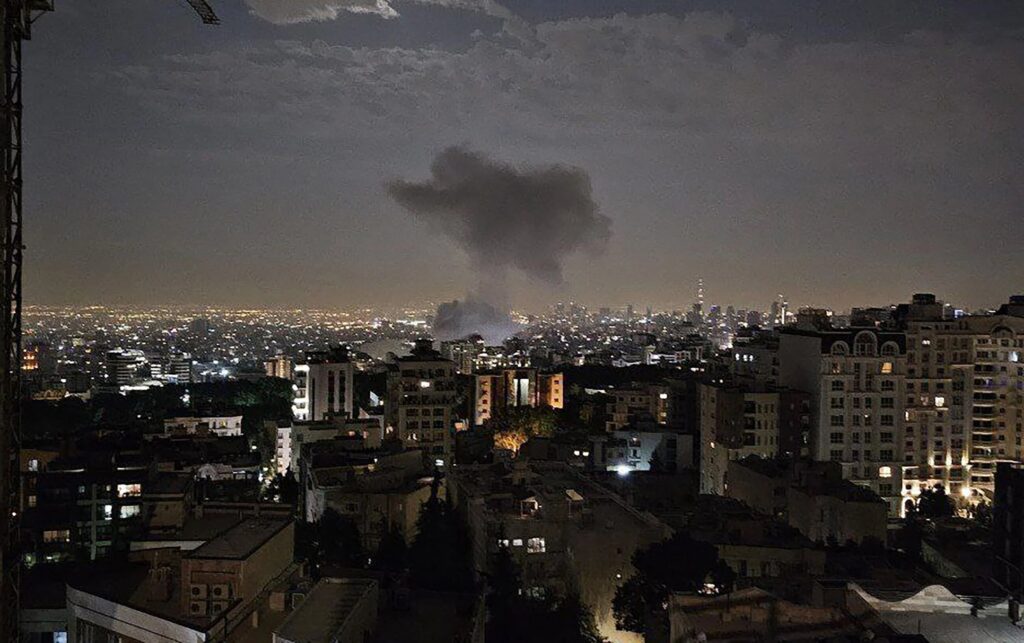 (VIDEO) Tensiuni majore în Orientul Mijlociu: Israelul lovește situri nucleare iraniene, Teheranul ripostează cu peste 100 de drone