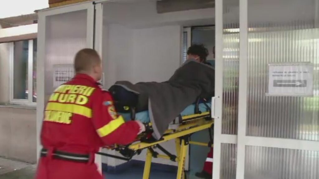 Adulți și copii, transportați la spital în urma unei toxiinfecții alimentare