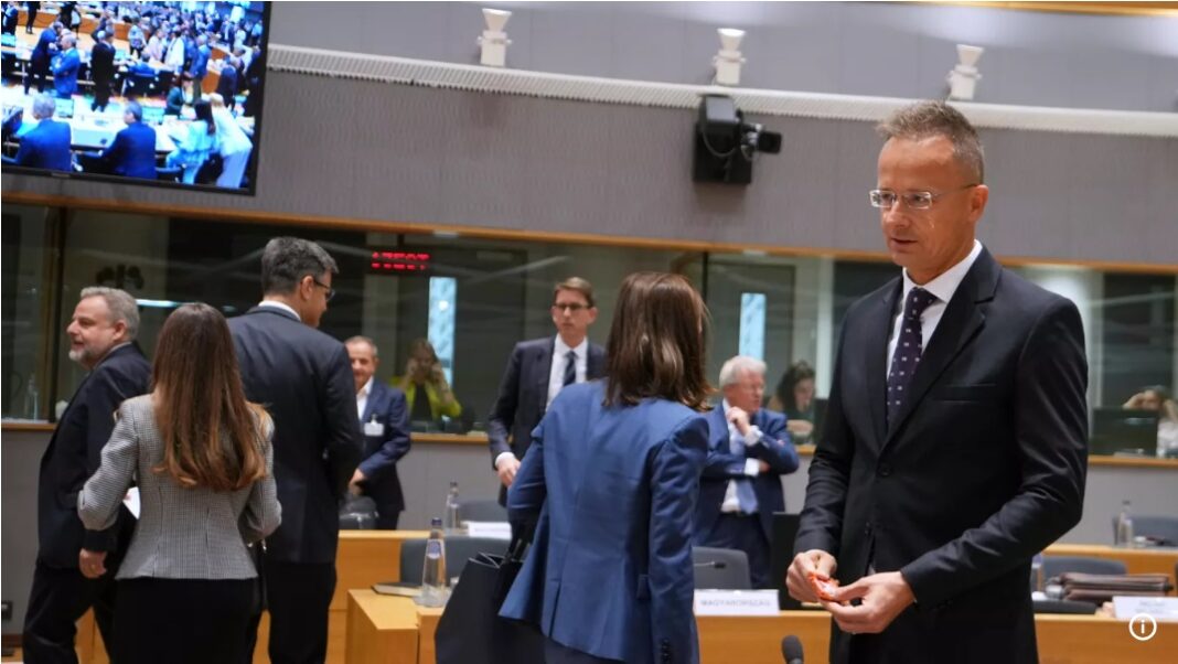 Ministrul ungar de externe, Péter Szijjártó, a declarat că această măsură este o represalie pentru planul RePowerEU al Comisiei, care vizează reducerea completă a importurilor de energie din Rusia