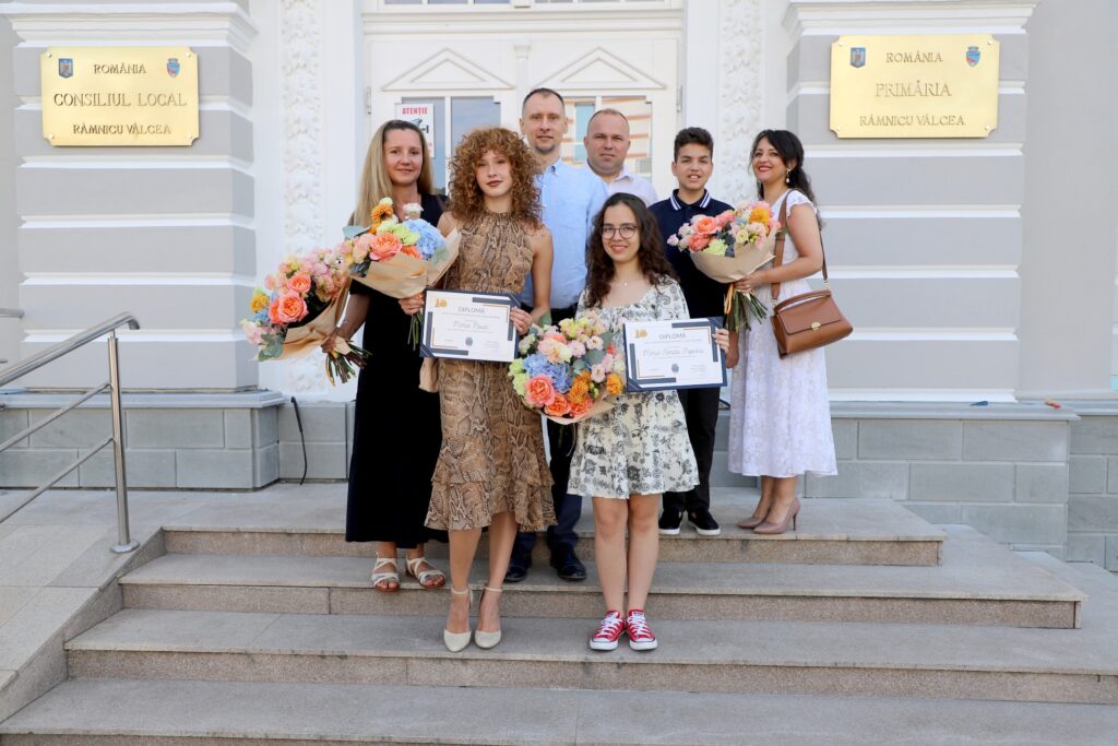 Vâlcea: Elevele de 10, premiate pentru excelență în educație
