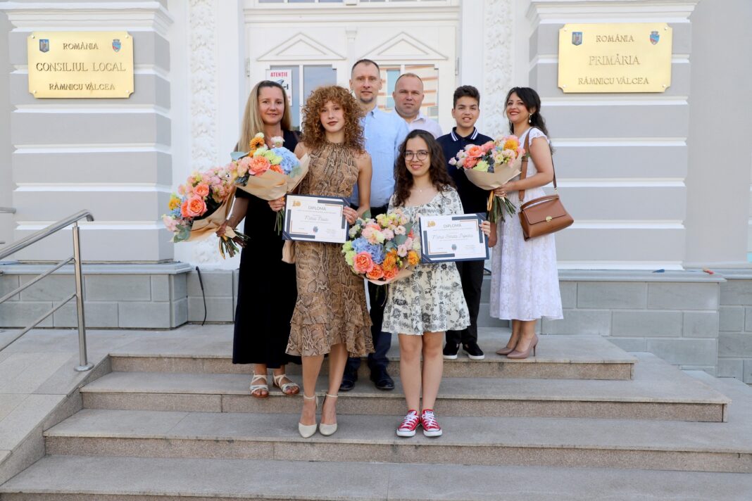 01 Elevele de 10, premiate de primarul Mircia Gutău