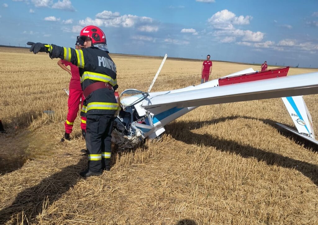 Un planor s-a prăbușit în Olt. Pilotul a murit, avea 24 de ani