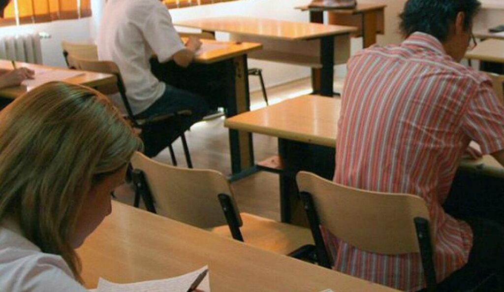 Peste 9.500 de candidați susțin marți proba scrisă din cadrul examenului de Definitivat