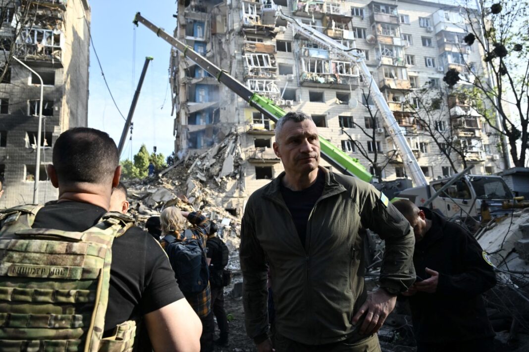 Dronele și rachetele rusești au lovit mai multe orașe ucrainene