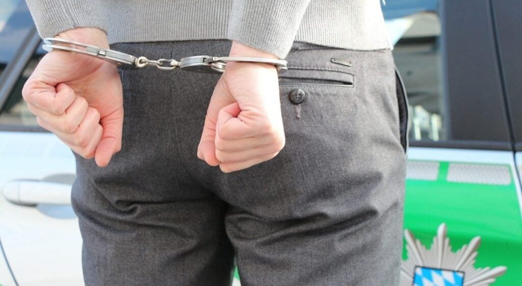 Avocat reținut după ce a lovit un jandarm în gât, în timpul protestului de ieri din Piața Victoriei