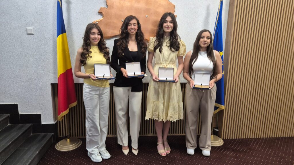 (VIDEO)+Galerie Foto: Elevii de 10 la Bac şi Evaluarea Naţională, premiaţi de CJ Dolj