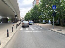 O femeie a fost accidentată de un autoturism în timp ce traversa regulamentar pe trecerea de pietoni