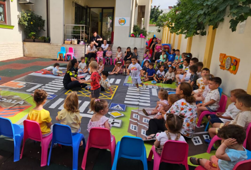 Activităţile pentru siguranţa copiilor pe perioada vacanţei continuă