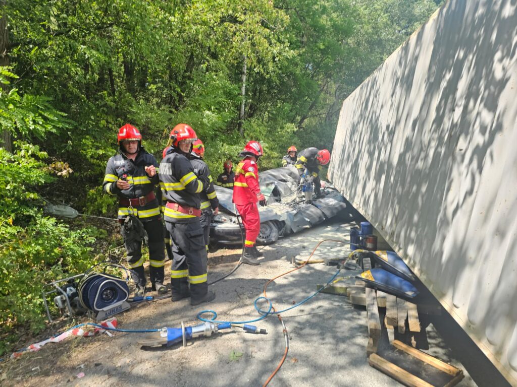 Tragedie pe șosea: Un container a căzut peste o mașină. Accident mortal la Florești, Mehedinți