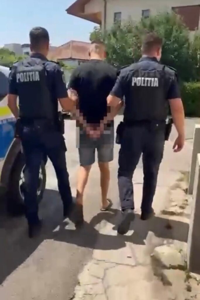 (VIDEO) Tânăr reţinut de poliţişti după ce a condus beat şi fără permis o maşină pe o stradă din Craiova