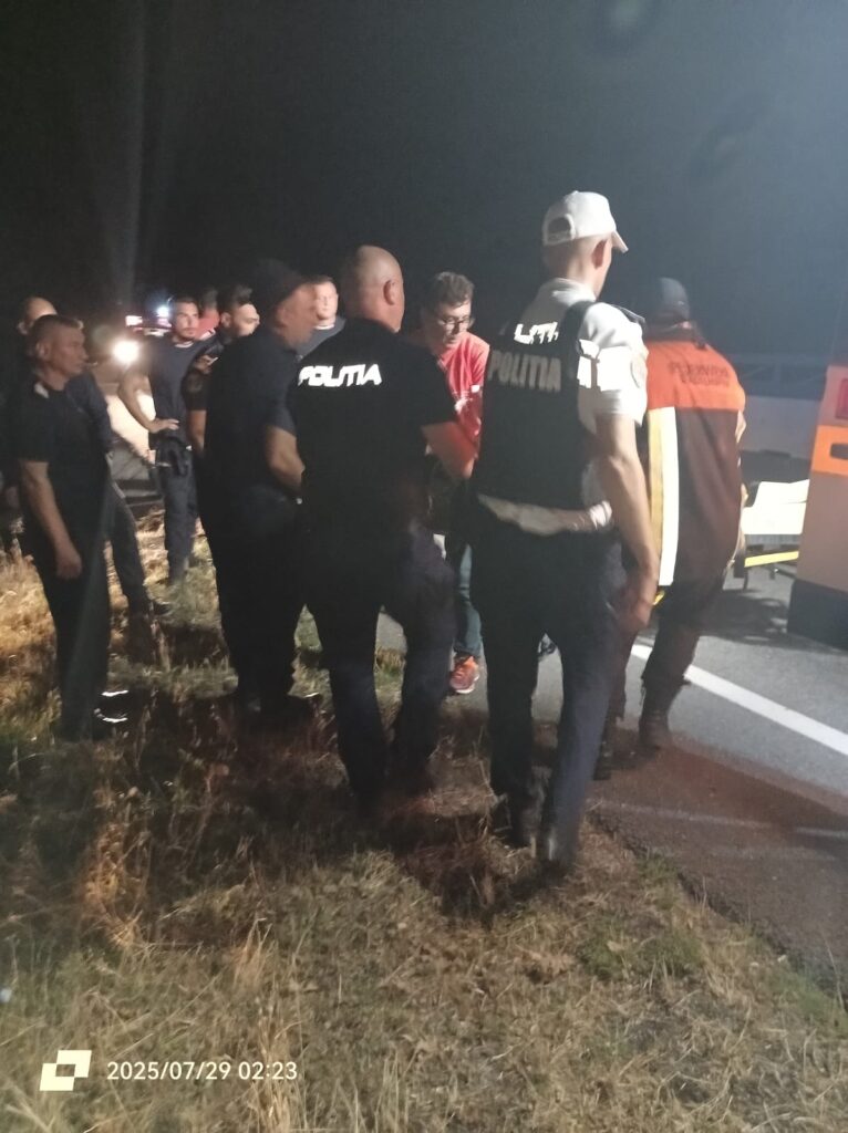 (VIDEO) Mehedinți: Luptă contra cronometru. Un bărbat de 77 de ani pierdut a fost găsit în pădure, în viață