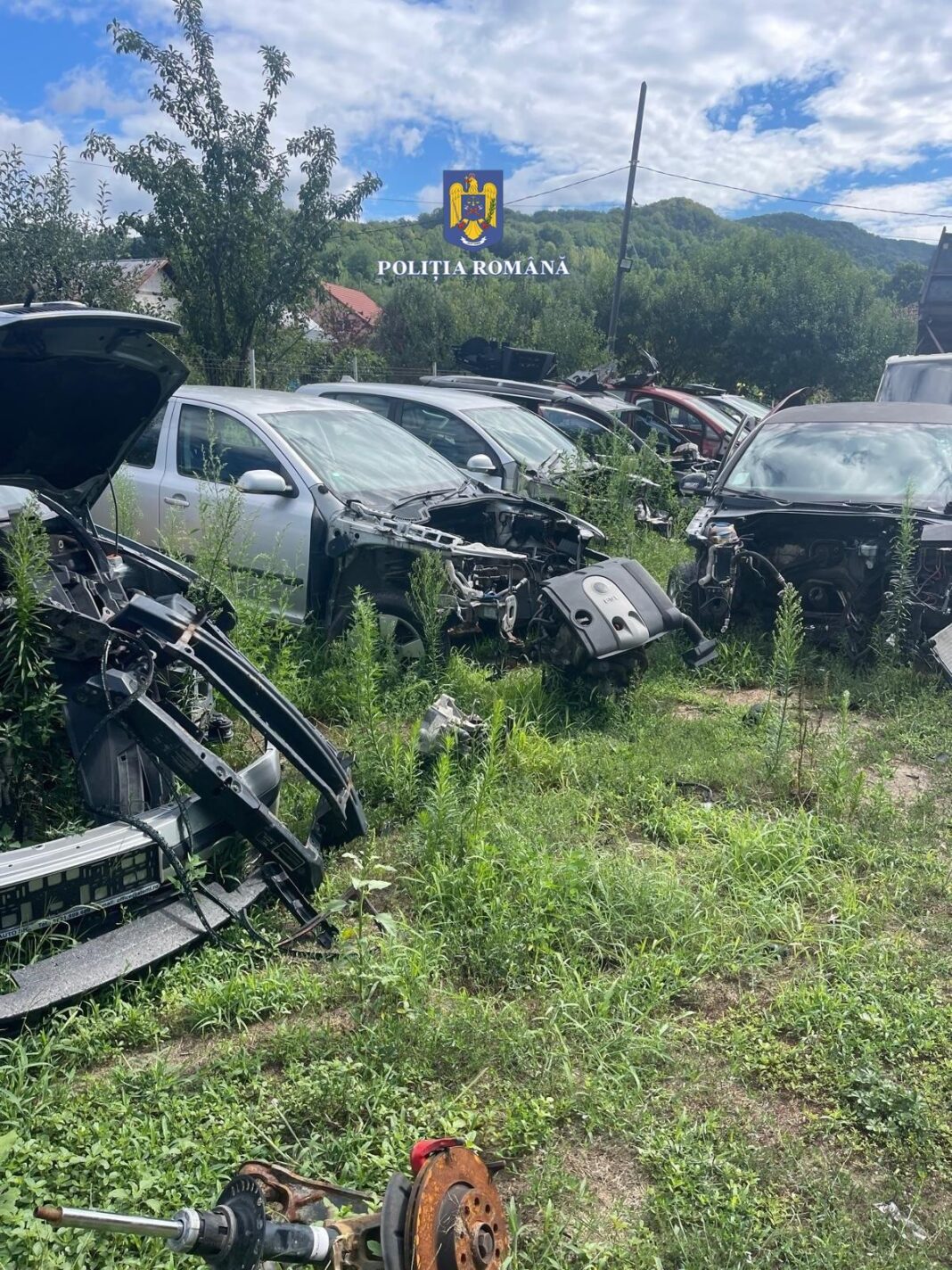 Dezmembrări ilegale și deșeuri periculoase în Vâlcea: două dosare penale și amenzi de 10.000 de lei