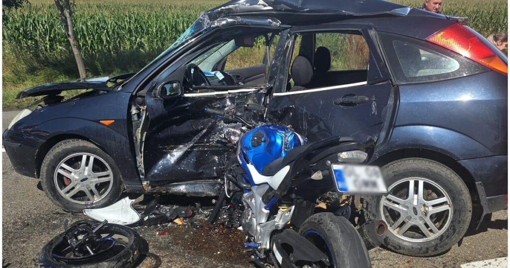 Doi șoferi au murit pe loc după ce o motocicletă și o mașină s-au ciocnit