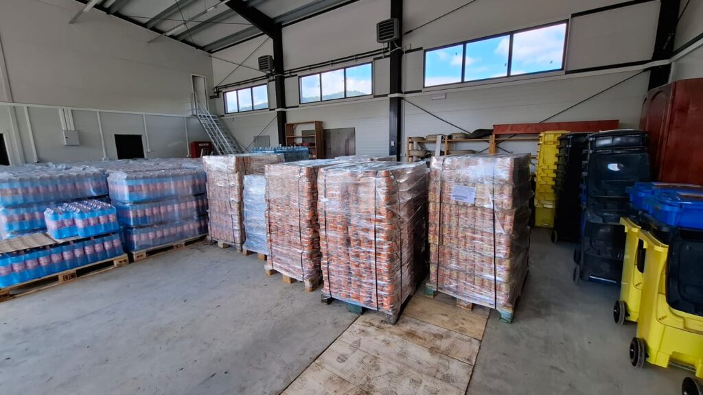 Guvernul României a distribuit ajutoare din rezerva de stat pentru sinistrații din Suceava și Neamț după inundații