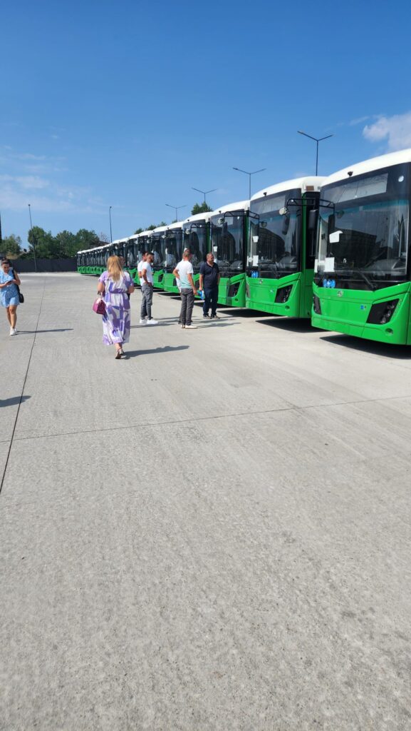 Vâlcea: Cele 26 de autobuze electrice au fost livrate la autobaza ETA