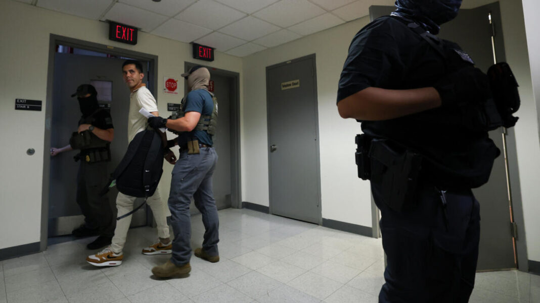 Solicitanţi de azil, arestaţi în urma unor audieri-”capcană” la New York