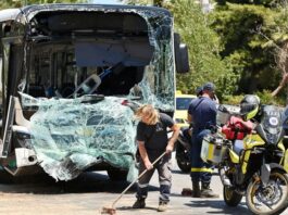 54 de răniți în coliziunea a două autobuze în apropierea unei plaje de lângă Atena