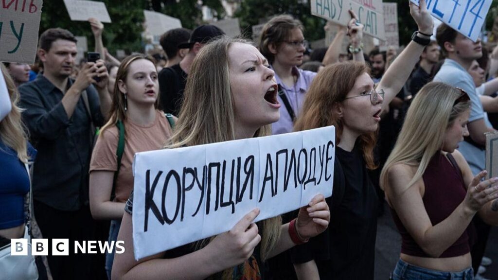 Proteste în Ucraina după semnarea unei legi controversate privind instituțiile anticorupție