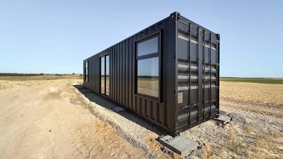 Descoperă Cum un Container Obișnuit Devine o Casă de Vis Ultramodernă și Confortabilă!