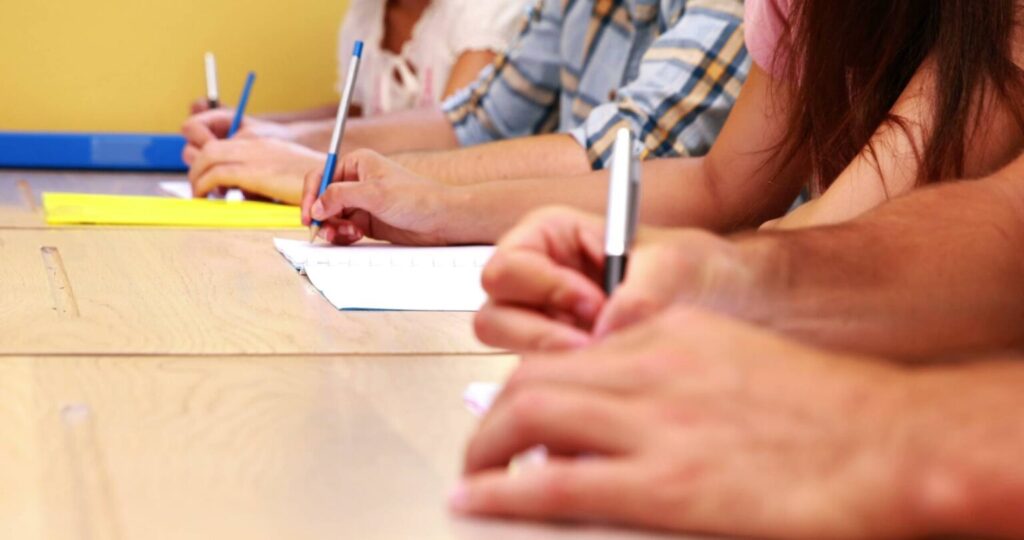 Peste 65% dintre candidați au promovat examenul de Definitivat. 33 de cadre didactice au obținut media 10