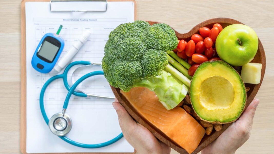 Tratamentele vizează de la urgențe specifice diabetului, până la gestionarea complicațiilor cronice