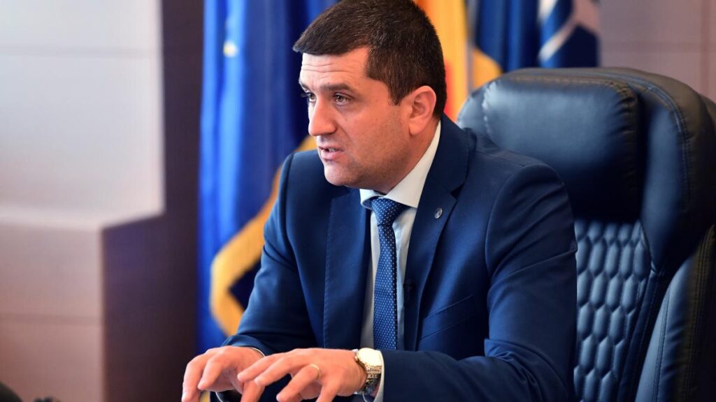 Ministrul Economiei: Două firme cu trei angajaţi fac selecţia directorilor de la companiile de stat