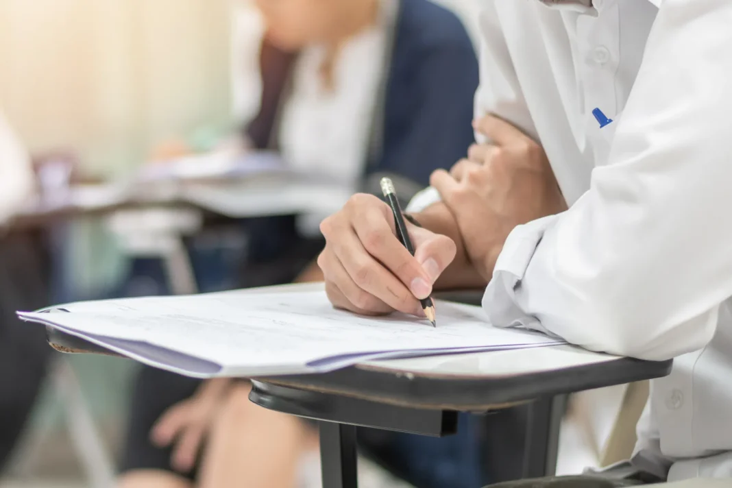 Astăzi încep înscrierile pentru a doua sesiune a Bacalaureatului Astăzi încep înscrierile pentru a doua sesiune a Bacalaureatului