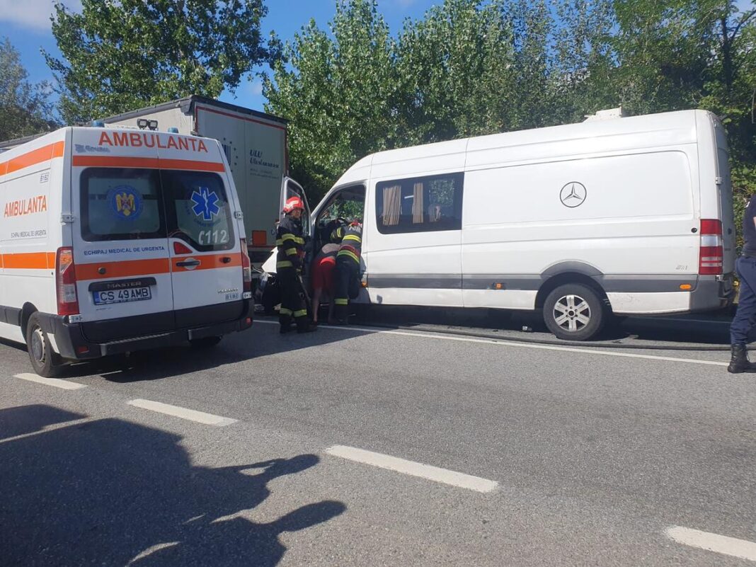 Un accident rutier grav, pe DN6. Traficul blocat în zonă