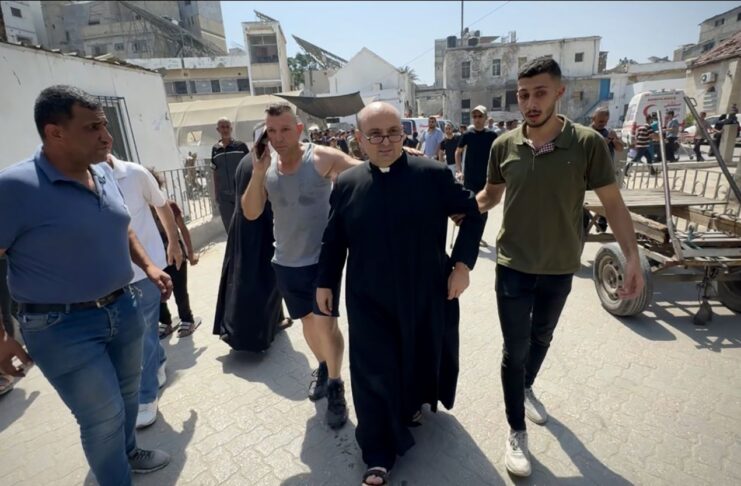 Israelul declară că „regretă profund” atacul asupra singurei biserici catolice din Gaza și solicită o anchetă